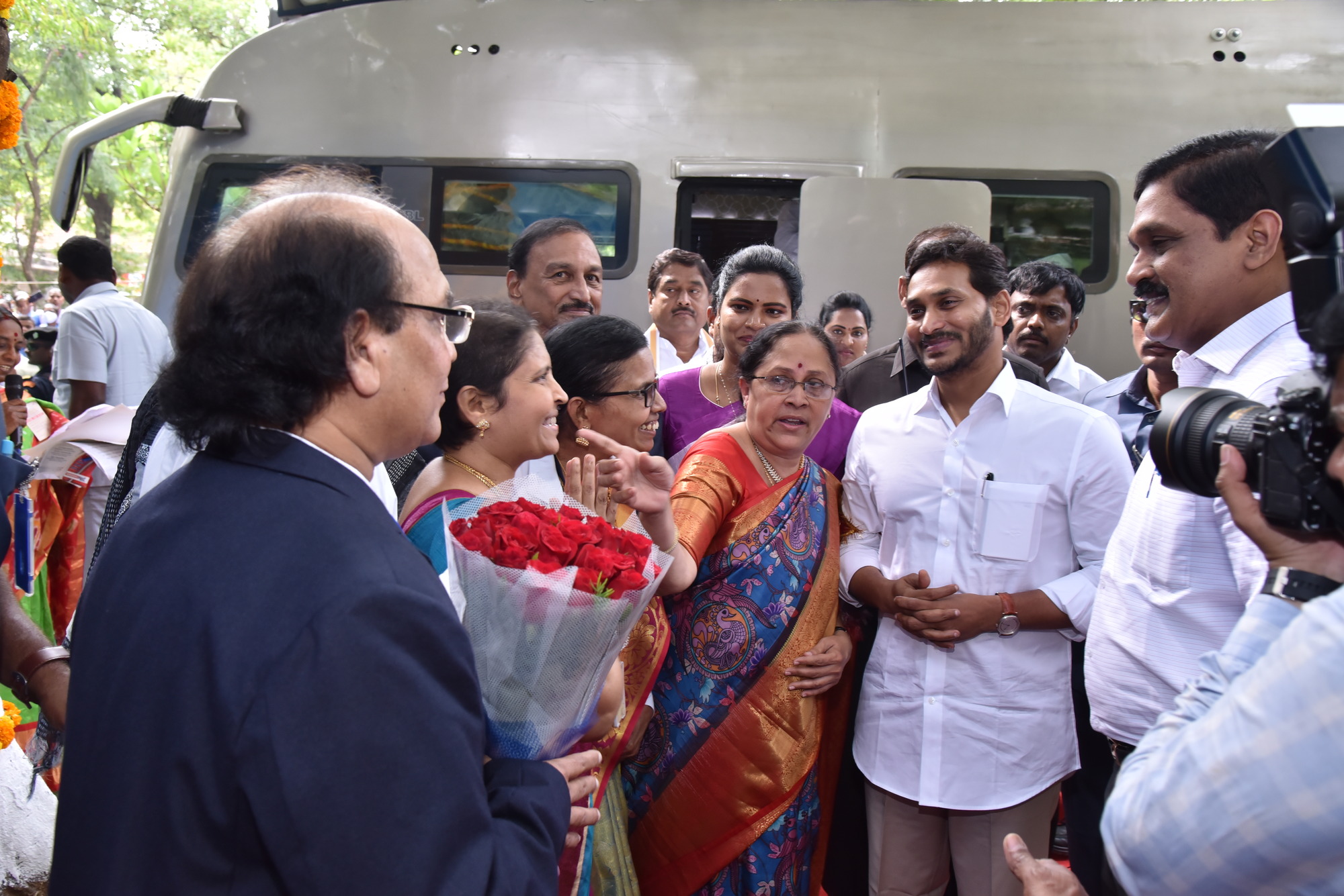 AP CM Jagan Inaugurates Guntur Medical College Platinum Jubilee Pylon