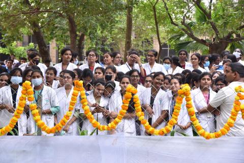 AP CM Jagan Inaugurates Guntur Medical College Platinum Jubilee Pylon